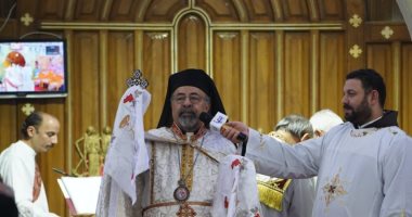 بطريرك الأقباط الكاثوليك يحتفل بعيد الغطاس المجيد بكنيسة سان جورج بالإسكندرية