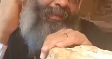 أثر قدم سيدنا عيسى وهو طفل على حجر فى كنيسة العذراء مريم بكفر الشيخ.. فيديو