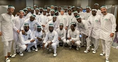 منتخب نيجيريا يصل كوت ديفوار بالزى الرسمى للمشاركة فى أمم أفريقيا (فيديو)