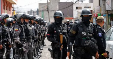 جيش الإكوادور يحرر 41 من رجال الأمن اتخذتهم عصابات رهائن داخل السجون