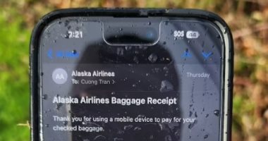 كيف نجا هاتف iPhone بعد السقوط من طائرة بينما يتحطم عند وقوعه من جيبك؟