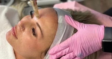 تطبيق مكياج يستمر على الوجه لمدة عامين أبرز اتجاهات التجميل.. اعرفى أضراره