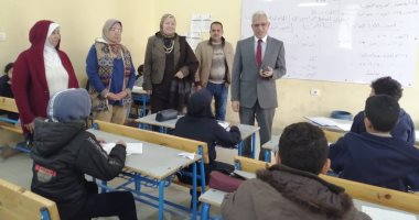 مدير تعليم القاهرة يتفقد الامتحانات ويوجه بمراعاة الدقة فى تقدير الدرجات