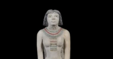 شاهد تمثال من الحجر الجيرى الملون ضمن روائع المتحف المصري