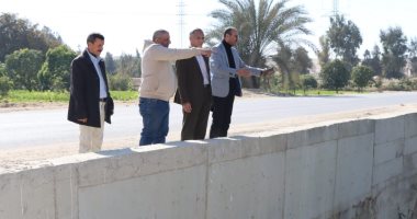 السكرتير العام المساعد لبنى سويف يتفقد مخر سيل أبو صالح بمركز ناصر 