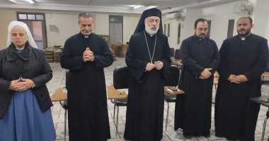 مطران المنيا للكاثوليك يلتقى أعضاء التدريس بمعهد التربية الدينية بالإيبارشية 