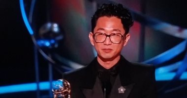 لي سونج جين يفوز بالجائزة الثانية له في حفل Emmys .. اعرف الحكاية