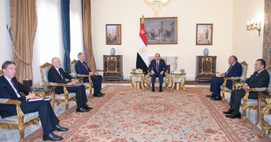 وزير خارجية اليونان يؤكد أهمية مصر كركيزة لا غنى عنها لاستقرار المنطقة