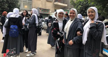 توافد طالبات الإعدادية فى الجيزة على لجان امتحان اللغة العربية.. صور