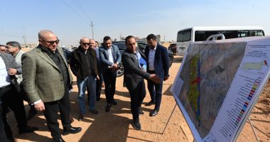وزير الإسكان يتفقد أعمال الطرق والمرافق بالمناطق المضافة لمدينة الشروق 
