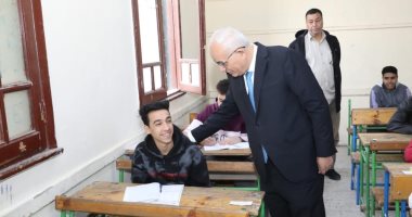 وزير التعليم يتفقد امتحانات الفصل الدراسى الأول للإعدادية بالجيزة.. صور 
