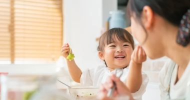 كيف تجعل أطفالك يفضلون الطعام الصحى على طريقة الآباء اليابانيين؟ 