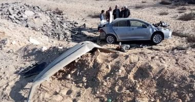 إصابة 3 أشخاص نتيجة تصادم 3 سيارات على طريق أبو عروق شرق قناة السويس.. صور