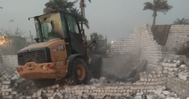 محافظة الجيزة تزيل 30 حالة تعدٍ بالبناء المخالف على الأراضى الزراعية