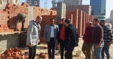 السكرتير العام المساعد لمحافظة بنى سويف يتفقد مشروع تطوير سوق الدهشورى