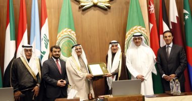 البرلمان العربى يمنح اسم عبد العزيز البابطين وسام الريادة لدوره الثقافى