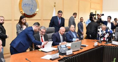وزير النقل يوقع اتفاقية لتشغيل خط رورو لنقل البضائع بين مصر وإيطاليا