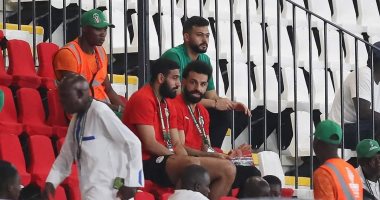 محمد صلاح يؤازر منتخب مصر أمام الرأس الأخضر من المدرجات.. صور