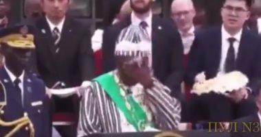 رئيس ليبيريا الجديد يتعرض لوعكة صحية خلال حفل تنصيبه 