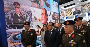 رئيس الوزراء يتفقد جناحى "الدفاع والداخلية" بمعرض القاهرة الدولى للكتاب