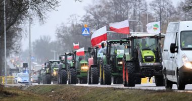 مظاهرات بالجرارات الزراعية.. وقفه احتجاجية لمزارعي بولندا  ضد سياسة الاتحاد الأوروبي