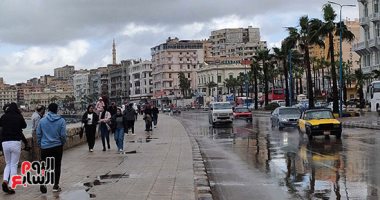 نوة الكرم تضرب الإسكندرية.. هطول أمطار غزيرة لليوم الثالث