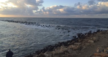 ارتفاع أمواج البحر المتوسط وأجواء شتوية رائعة تعيشها رأس البر .. فيديو