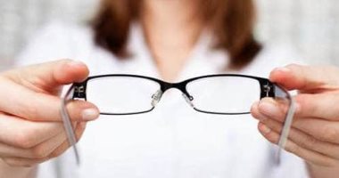 أستاذ عيون: علامات وحالات طبية تخبرك أنك بحاجة إلى ارتداء نظارة