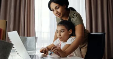 تفاصيل حظر تكساس على الأطفال استخدام وسائل التواصل دون موافقة الوالدين