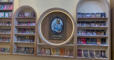 طه حسين يتصدر المشهد فى جناح الهيئة بمعرض الكتاب بإصداراته وبوتريه شخصى