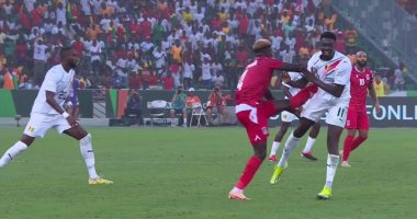 طرد لاعب غينيا الاستوائية ضد غينيا فى الدقيقة 55 بأمم أفريقيا.. فيديو