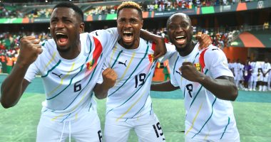 دموع واحتفالات جنونية من نجوم غينيا بعد التأهل لربع نهائى أفريقيا.. فيديو