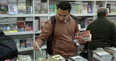 توافد طلاب المدارس والجامعات على معرض القاهرة الدولى للكتاب