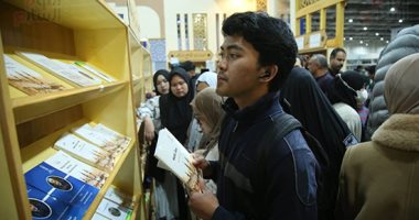 جناحا الأزهر وحكماء المسلمين بمعرِض الكتاب يقدمان "مدخل لدراسة المنطق القديم"
