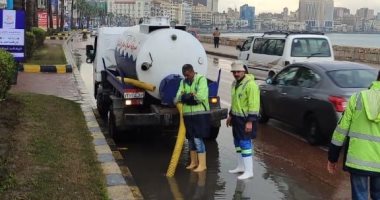 محافظ الإسكندرية يشدد على متابعة تصريف مياه الأمطار بجميع المناطق الساخنة