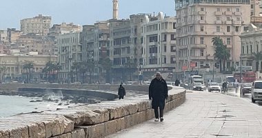 الأمطار تضرب الإسكندرية مع انخفاض درجات الحرارة.. فيديو وصور