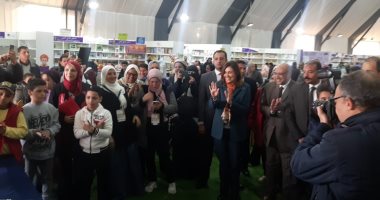 وزيرة الثقافة تتفقد قاعة الطفل وتشاهد فعاليات الاحتفاء بيوم فلسطين بمعرض الكتاب