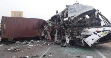 مصرع 4 وإصابة 15 آخرين إثر حادث تصادم شاحنة بمركبتين شرقى الهند 