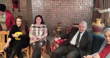 سفير مصر فى العراق يلتقى وفد الفنانين المصريين بمهرجان بغداد السينمائى