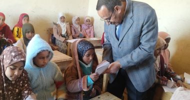 محافظ شمال سيناء يتفقد انتظام الدراسة فى مدارس رفح