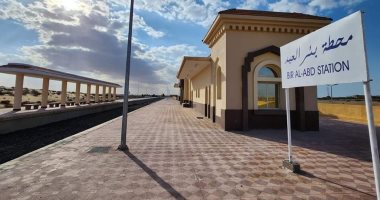 السكة الحديد تنتهى من تجديد محطة قطار بئر العبد بسيناء.. صور
