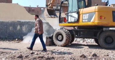 إزالة 24 حالة تعد بالبناء داخل وخارج الحيز العمرانى بمدينة الفيوم 