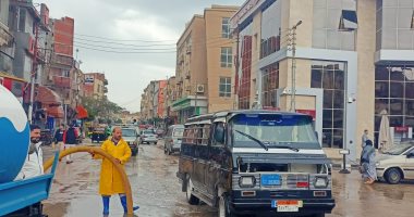 كسح تجمعات مياه الأمطار من شوارع مدينة منوف وتمركز عربات الشفط