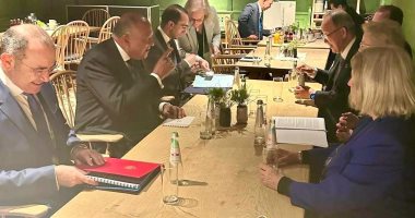 وزير الخارجية يلتقى بقادة مجموعة The Elders الداعمة للسلام بألمانيا