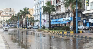 النوة مستمرة بالإسكندرية.. أمطار رعدية غزيرة وطقس مضطرب