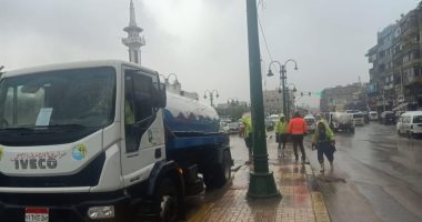 محافظ الإسكندرية يشدد على تصريف مياه الأمطار بجميع المناطق الساخنة.. صور