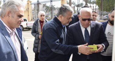 محافظ بورسعيد يتفقد المنافذ المتنقلة لمبادرة "أهلا رمضان" للسلع الغذائية 