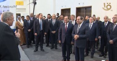 الرئيس السيسى يتفقد المعرض المقام على هامش مؤتمر مصر الدولى السابع للطاقة