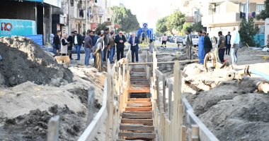 محافظ قنا يتفقد أعمال إصلاح الهبوط الأرضى بمنطقة الهلال الأحمر 