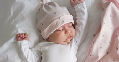 لو أم جديدة.. نصائح صحية لتنظيم نوم طفلك